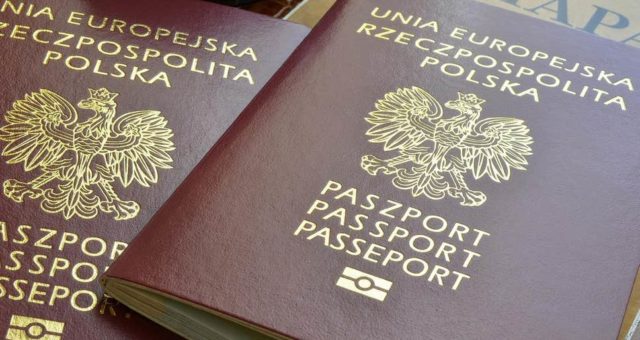 האם כדאי למחזיקי דרכון פולני להגר לפולין?